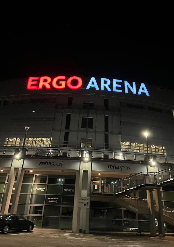 「ERGO ARENA」はスポーツイベントなら11.000人以上の観客を収容することが可能な多目的アリーナ。開館したばかりの2010年11月26日にレディー・ガガが「The Monster Ball Tour」を行ったことでも有名だとか